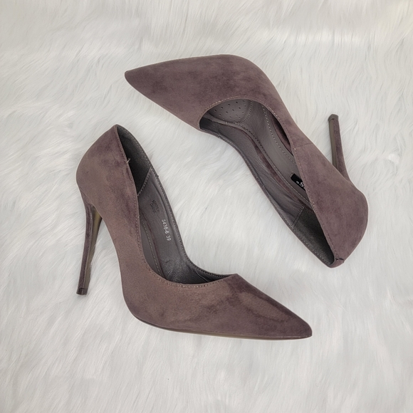 Grey suede pointed toe stiletto heels. - Picture 5 of 9